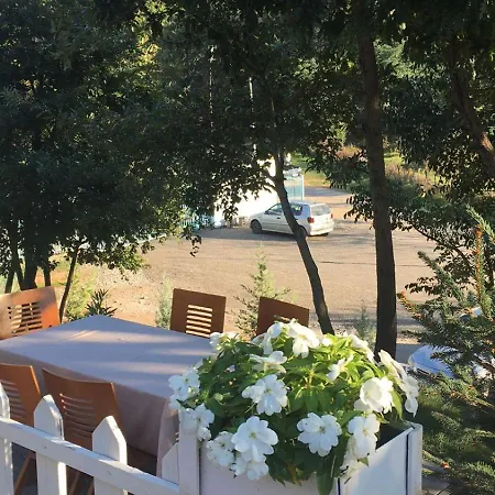 Shija E Natyres Casa de hóspedes