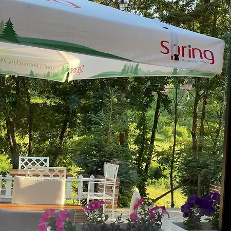 Shija E Natyres Casa de hóspedes *