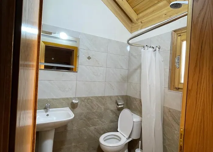 Shija E Natyres Pensión