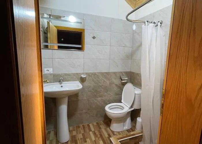 Pensión Shija E Natyres *